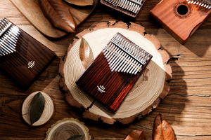 Kalimba de 17 Teclas, Madera de Koa, Arce o Nogal, Color Opcional, Piano de Dedos <span class=keywords><strong>Marima</strong></span> con Accesorios Gratuitos, Logotipo Personalizado al por Mayor - Product Image 5