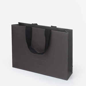 Petit paquet de vêtements de luxe au détail personnalisé sac noir à provisions avec logo sacs cadeaux de logo personnalisé pour un usage personnel professionnel - Product Image 3