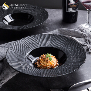Moderne Elegante Keramische Ronde Zwarte <span class=keywords><strong>Matte</strong></span> Reliëf Rand Pasta Soep Diepe Plaat Voor Restaurant Hotel - Product Image 2