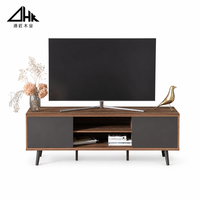 Meuble TV Minimaliste Moderne avec Finition Grain de Bois et Portes Grises, Console Multimédia Style Mid-Century pour Décoration de Salon