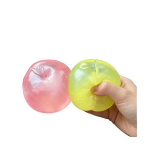 Bolas de malta artesanales de cristal rosa y manzana verde, estilo Xiaohongshu, con música de amasado y rebote lento. - Product Image 4