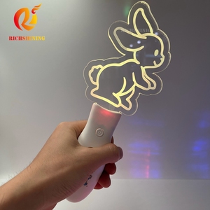 แท่งไฟ LED ทำจากอะคริลิคสำหรับตรุษจีนปีใหม่ซูเปอร์สตาร์คอนเสิร์ตปาร์ตี้จบการศึกษาวันวาเลนไทน์อีสเตอร์ตามสั่ง - Product Image 1