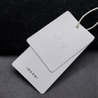 Étiquette suspendue en papier minimaliste gaufrée holographique de luxe avec code-barres, structure double couche, étiquette de vêtement haut de gamme pour chaussures de luxe