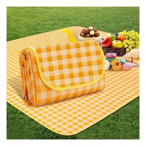 Vente en gros de tapis de pique-nique à carreaux, extra large, pliable, portable, résistant au sable, imperméable, tapis de plage - Product Image 1