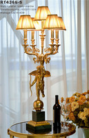 Lampe de table de console de luxe avec sculptures d'anges en bronze coulé et marqueterie de marbre vert pour éclairage de table d'appoint