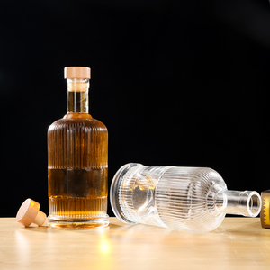 Bouteilles rondes en verre nervuré <span class=keywords><strong>de</strong></span> marque privée personnalisées avec couvercle en liège <span class=keywords><strong>Bouteille</strong></span> <span class=keywords><strong>de</strong></span> vin <span class=keywords><strong>de</strong></span> 750ml pour liqueur Vodka Brandy <span class=keywords><strong>Rhum</strong></span> Gin <span class=keywords><strong>Bouteille</strong></span> d'emballage - Product Image 3