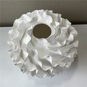 Jarrón de Cerámica Blanco Hecho a Mano, Diseño Nórdico Único, Decoración para el Hogar, Color Personalizable, para Sala de Estar o Bodas - Product Image 5