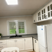 Maison en bois préfabriquée de luxe de 2 chambres à coucher Panneau sandwich en acier Module d'expédition extensible mobile bon marché pour le salon Bar à la maison