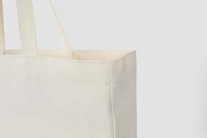 Bolsa de compras reutilizable de lona, muy vendida, con el logotipo de una marca de bolsas de compras impreso en ella. - Product Image 2