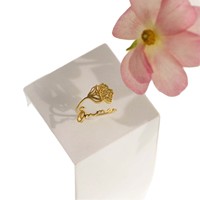 Bague personnalisée en alliage de cuivre pour femme, motif fleur de naissance rose/floral, design minimaliste et tendance, avec nom anglais personnalisé, originale