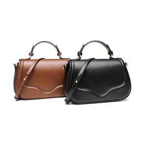 Bolso bandolera de piel sintética para mujer, moderno, informal, tipo saddle bag. - Product Image 1