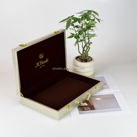 Parfum en bois et boîte-cadeau étui en cuir PU pour vêtements perruque et produits de soins de la peau forme rectangulaire pour huiles essentielles montres