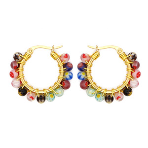 Pendientes de aro de <span class=keywords><strong>oro</strong></span> de <span class=keywords><strong>18</strong></span> quilates chapados en acero inoxidable con cuentas de cristal coloridas personalizadas para <span class=keywords><strong>mujer</strong></span> - Product Image 1