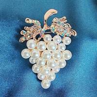 Broche en alliage avec perle d'eau douce et strass en cristal, haut de gamme, de niche, style baroque rétro élégant, épingle de corsage, accessoires de bijouterie, vente en gros