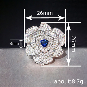 Anello Floreale di Lusso per Donna, Gioiello da Mano Raffinato con Rosa e Camelia Brillante - Product Image 3