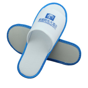 Cómodas zapatillas desechables de algodón de felpa para hotel, zapatillas de dormitorio de China, zapatillas de hotel baratas y cómodas para hotel - Product Image 1
