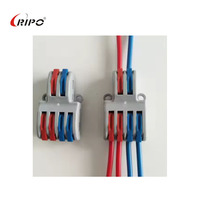 Connecteur de bornier de construction en cuivre et plastique de type T Ripo T-204, configuration 2 entrées 4 sorties, fils de phase multicolores