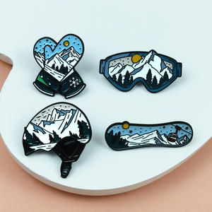 徒步旅行野营头盔手套滑板护目镜户外雪山徽章冒险接近自然珐琅翻领别针 - Product Image 2