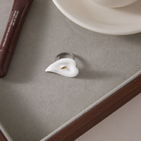 Bague J&D Jewelry en émail blanc Calla Lily, plaquée or 18 carats, en acier inoxydable, bijou floral pour femme