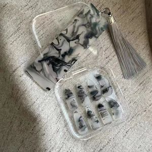 Wholesale various color celluloid material guzheng stand triangular sets, 8 pieces per <b>box</b>, with double-sided arc shape. - Product Image 5