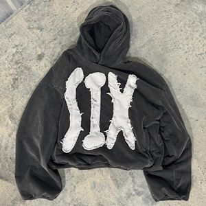 Sweat-shirt à capuche court et ample pour homme, double épaisseur, personnalisé, effet vieilli, broderie appliquée, peinture en aérosol - Product Image 3