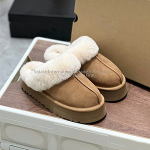 Bottes d'hiver classiques pour femmes de qualité supérieure avec logo personnalisé, doublure en laine de mouton de qualité supérieure avec cuir naturel confortable - Product Image 6