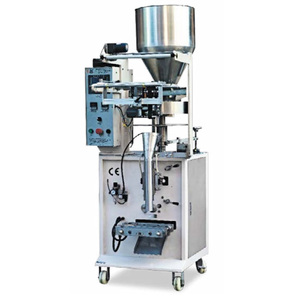 Machine de remplissage et de découpe verticale automatique de granulés pour sacs plastiques, alimentée par moteur, pour aliments soufflés, bandes de crevettes, cacahuètes, graines cuites - Product Image 1