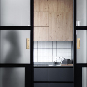 Pintu lemari kabinet dapur pegangan tersembunyi paduan Modern dengan gesper kaca geser anti-benturan tertanam seng untuk ruang tamu - Product Image 3