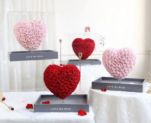 <span class=keywords><strong>Rose</strong></span> éternelle conservée dans <span class=keywords><strong>une</strong></span> boîte en acrylique avec un support de cœur qui dure un an cadeau pour elle (<span class=keywords><strong>Rose</strong></span> rouge) - Product Image 1