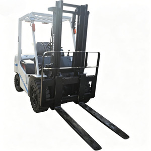 Chariot élévateur TCM FD30 d'occasion de 3 tonnes, 90 % neuf, d'origine japonaise, avec moteur diesel EPA/CE, pneus pleins et mât bi-étages - Product Image 1
