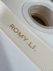Cinta de Raso Personalizada con Logotipo, Serigrafía, para Envolver Regalos, Estampada en Relieve, Reciclada, 100% Poliéster, con Logotipo de Marca - Product Image 2