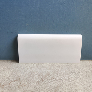 <span class=keywords><strong>Plinthe</strong></span> simple blanche en plastique de 100 mm (10 cm) pour cuisine et couloir, apprêtée, avec caractéristiques imperméables et ignifuges - Product Image 2