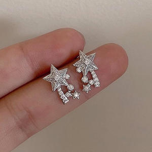 Orecchini E4032 in Oro Bianco con Diamanti Taglio Brillante Rotondo, Eleganti per Uso Quotidiano Femminile - Product Image 5