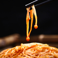 Motif tranché de champignons marinés conservés au sel de haute qualité avec saveurs sucrées aigres épicées gingembre traité
