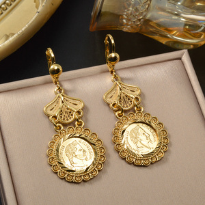 Boucles d'oreilles africaines de luxe, faites à la main, texturées creuses, avec filigrane pièce de monnaie Napoléon, brillantes, légères, longues et pendantes, vente en gros - Product Image 1