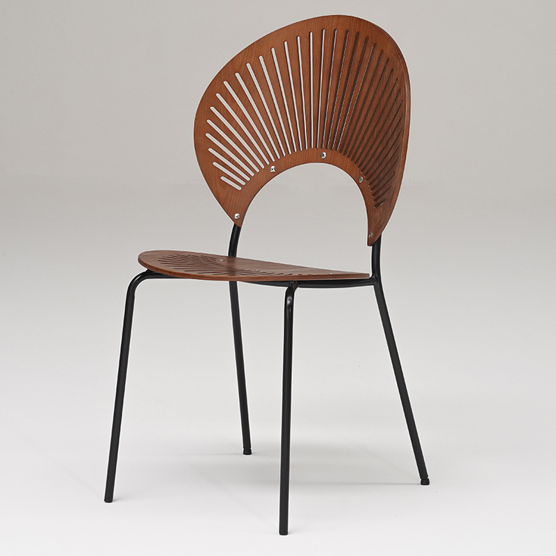 วอลนัทสีน้ำตาล [มีกรอบสีดำ]