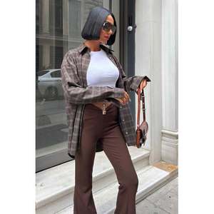 <span class=keywords><strong>Pantaloni</strong></span> a Zampa Spagnola con Dettaglio Fibbia, Vita Alta in Crepe Color Caffè Amaro, <span class=keywords><strong>Pantaloni</strong></span> da Donna - Product Image 2