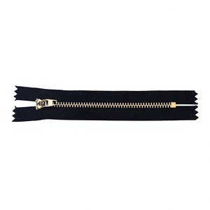 Cerniera metallica a fondo chiuso taglia 4 con denti in ottone per jeans, <span class=keywords><strong>borse</strong></span>, capi d'abbigliamento e pantaloni - Product Image 1