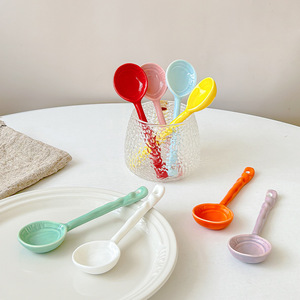 Cuillère à soupe et à dessert en céramique créative à long manche pour <span class=keywords><strong>enfants</strong></span>, design rétro de luxe léger, idéale pour les anniversaires et les fêtes - Product Image 4