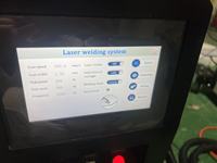 Machine de soudage au laser à fibre portative de petite taille refroidie par air de 1500 W, équipement de soudage au laser miniature portable pour métaux