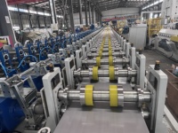 Machine de formage à froid de profilés d'échafaudage