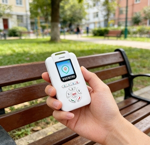 Tarjeta de Identificación Inteligente para Estudiantes con GPS 4G, Navegación, Doble SIM, Pantalla TFT, Batería Recargable, Comunicación Segura, Control por Aplicación - Product Image 4