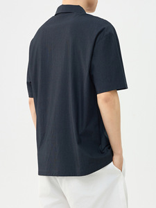 <span class=keywords><strong>เสื้อโปโล</strong></span>ผู้ชายแบบลำลอง น้ำหนักเบา สีดำ ครึ่งซิป ปักลายภูเขาแบบมินิมอล พร้อมปักโลโก้ OEM ตามสั่ง - Product Image 2