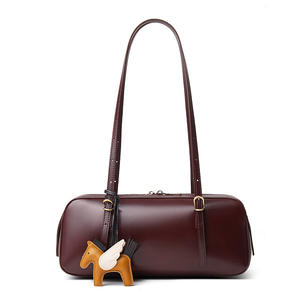 Bolsos de Diseño Vintage de Cuero Genuino de Lujo para Mujer, Bolso de Hombro Estilo Bowling Negro con Dije de Pegaso y Cierre de Broches - Product Image 1