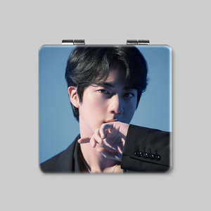 Venta al por mayor KPOP Idol Bangtan Boys 2025 FESTA 12th Anniversary <span class=keywords><strong>J</strong></span>-<span class=keywords><strong>Hope</strong></span> <span class=keywords><strong>JIN</strong></span> doble cara cuadrado plegable espejo de maquillaje portátil - Product Image 5