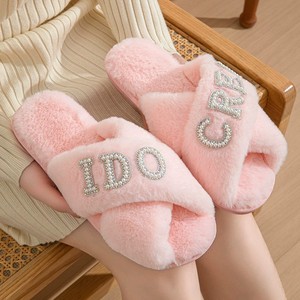 Juego de Regalo de Lujo para <span class=keywords><strong>Novia</strong></span> de 3 Piezas, <span class=keywords><strong>Bata</strong></span> de Satén + Pantuflas de Felpa + Pinza para el Cabello para Boda o Despedida de Soltera - Product Image 6