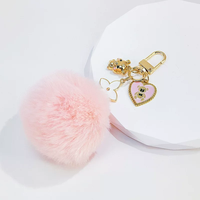Porte-clés mignons avec pompons, porte-clés boule rose, chaînes perlées, sangles, pendentif trèfle à quatre feuilles, breloque ours pour téléphone, porte-clés moelleux