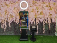 Gönderime Hazır Mirrorbooth 65 inç Parti Fotoğraf Kabini Sihirli Ayna Fotoğraf Kabini Düğünler İçin
