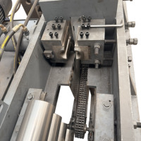 Machine à billes multi-stations personnalisée en usine, alimentation servo, production stable de haute précision pour le formage de billes d'acier