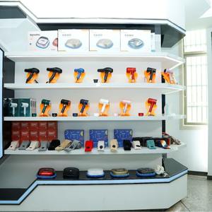 Nettoyeur de sol intelligent Xingbao 70-90 m² – Balayage, aspiration, lavage, navigation aléatoire, batterie intégrée, alimentation USB - Product Image 1